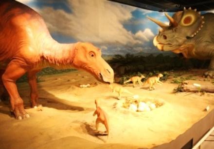親子恐竜マイアサウラ劇場の写真