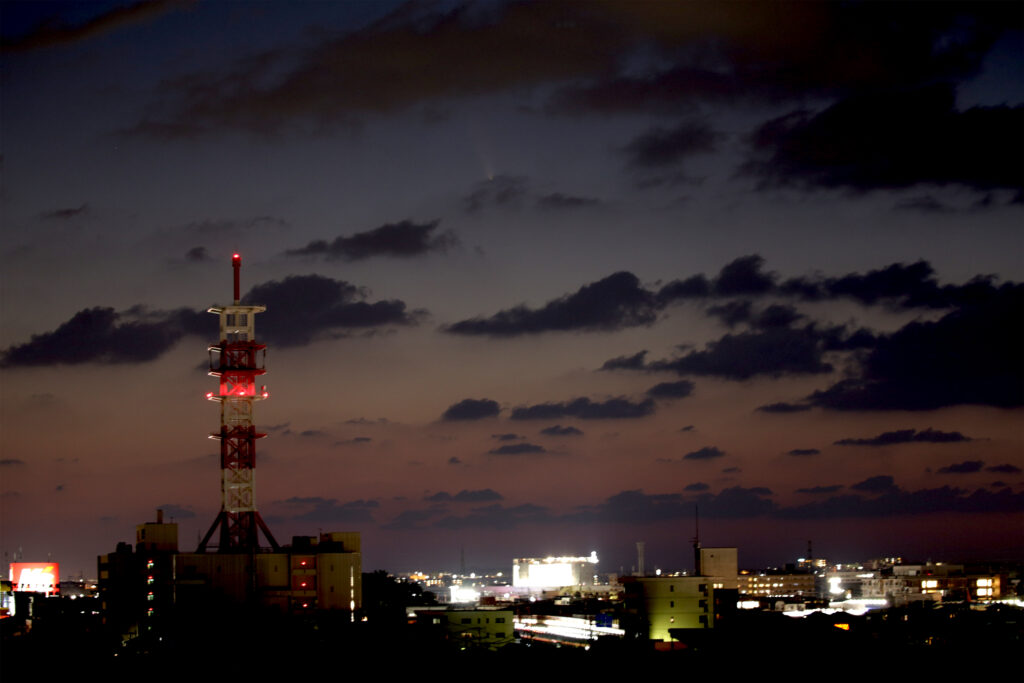 アトラス彗星（撮影：新潟県立自然科学館）