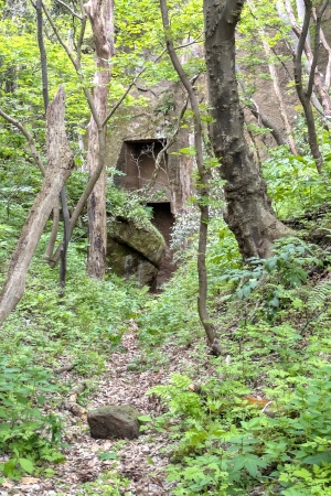 石切り場 遠景