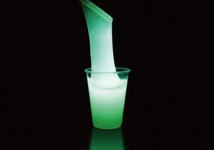 暗いところで光るスライムの画像